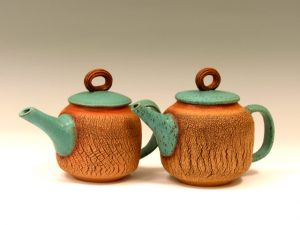 Théières, bols à thé, petits pots